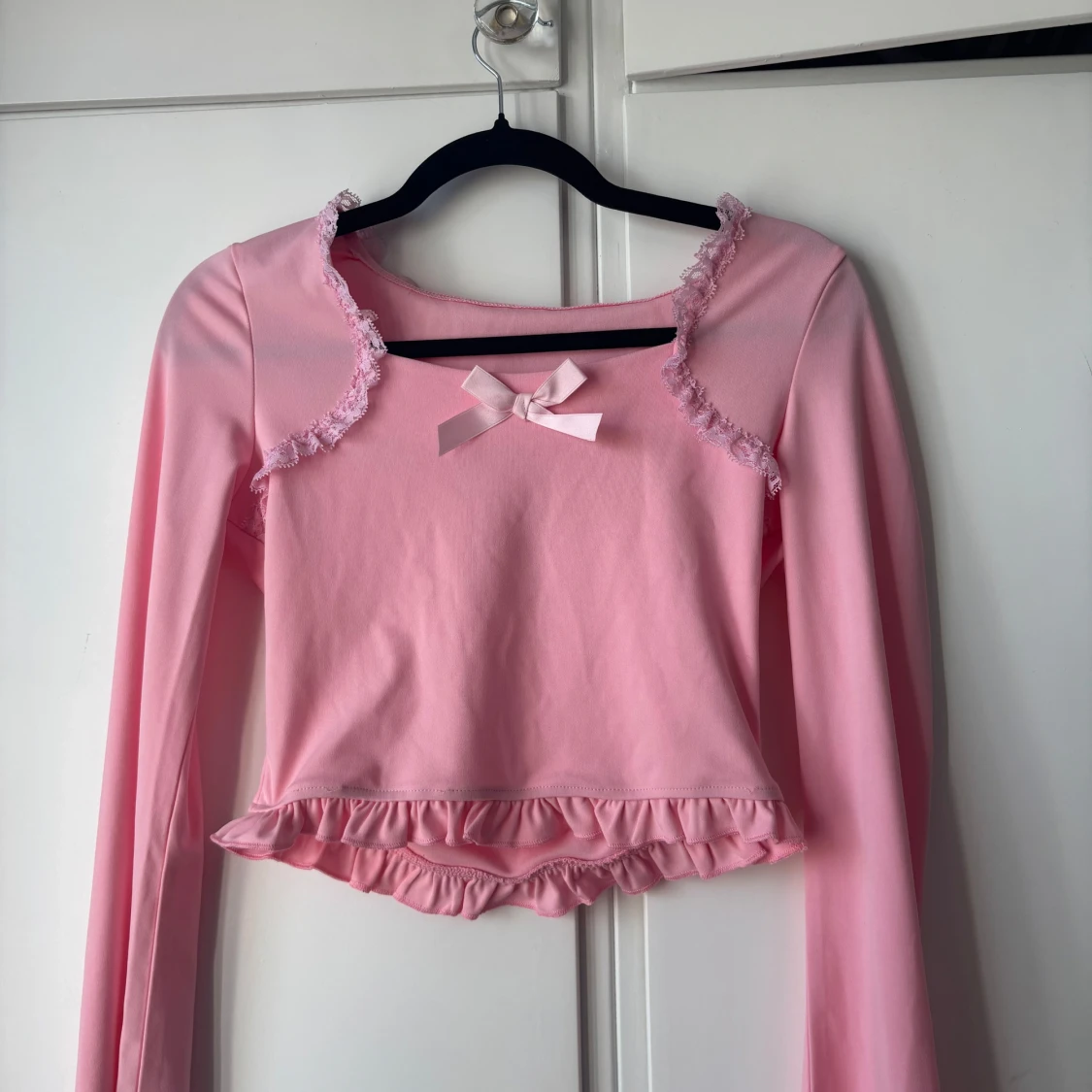 Rosa långärmad topp med volang