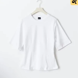 Figursydd t-shirt - Super fin knappt använd. Skriv för egna bilder🩷