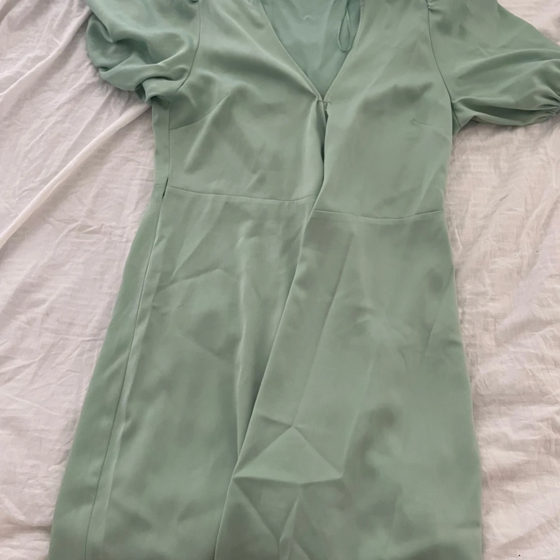 Ljusgrön kortklänning med puffärm