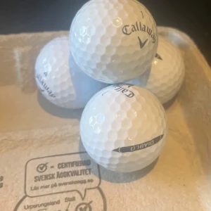 Callaway diabl 12 st A-B klass - Bilderna visar flera golfbollar av märket Callaway, modell Diablo, är perfekt och billigt för dig som vill ha en bra boll för billig peng 