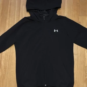 Under Armour Jacka - Storlek S Inga tecken på användning eller liknande✅ Denna modell slutsåld överallt