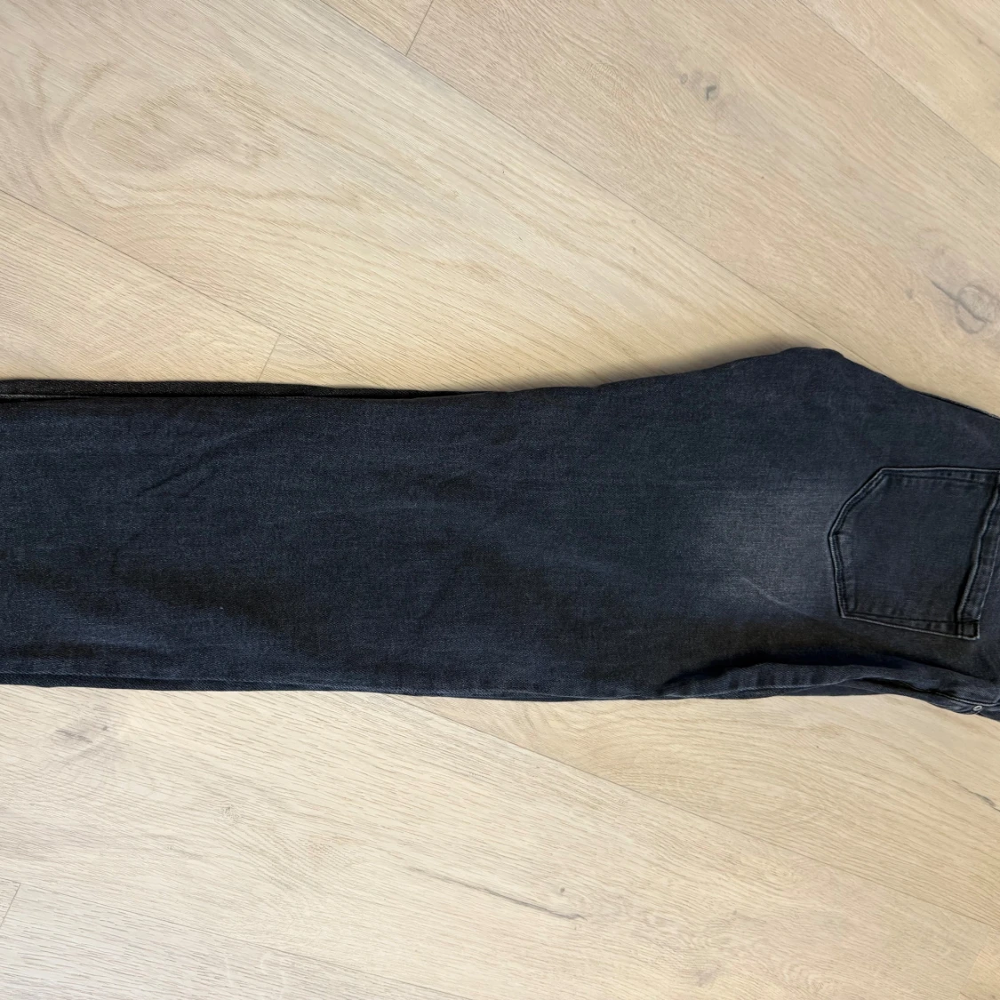Svarta skinny jeans med slitningar - 1