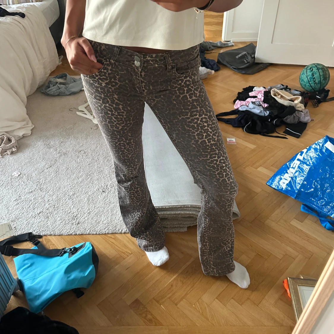 Leopardmönstrade bootcut jeans från Nelly - 3