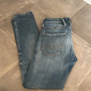 Replay Anbass jeans  - Skick: 9/10 | Storlek: 27/30 | Passar perfekt för dig som är 165-172 | Nypris: 2300 | Mitt pris: Ge prisförslag | Jeansen är Limited edition och inte säljs längre | Hör av er vid frågor. 