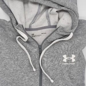 Under Armour huvjacka hoodie stl. Large - Grå huvjacka från Under Armour. 