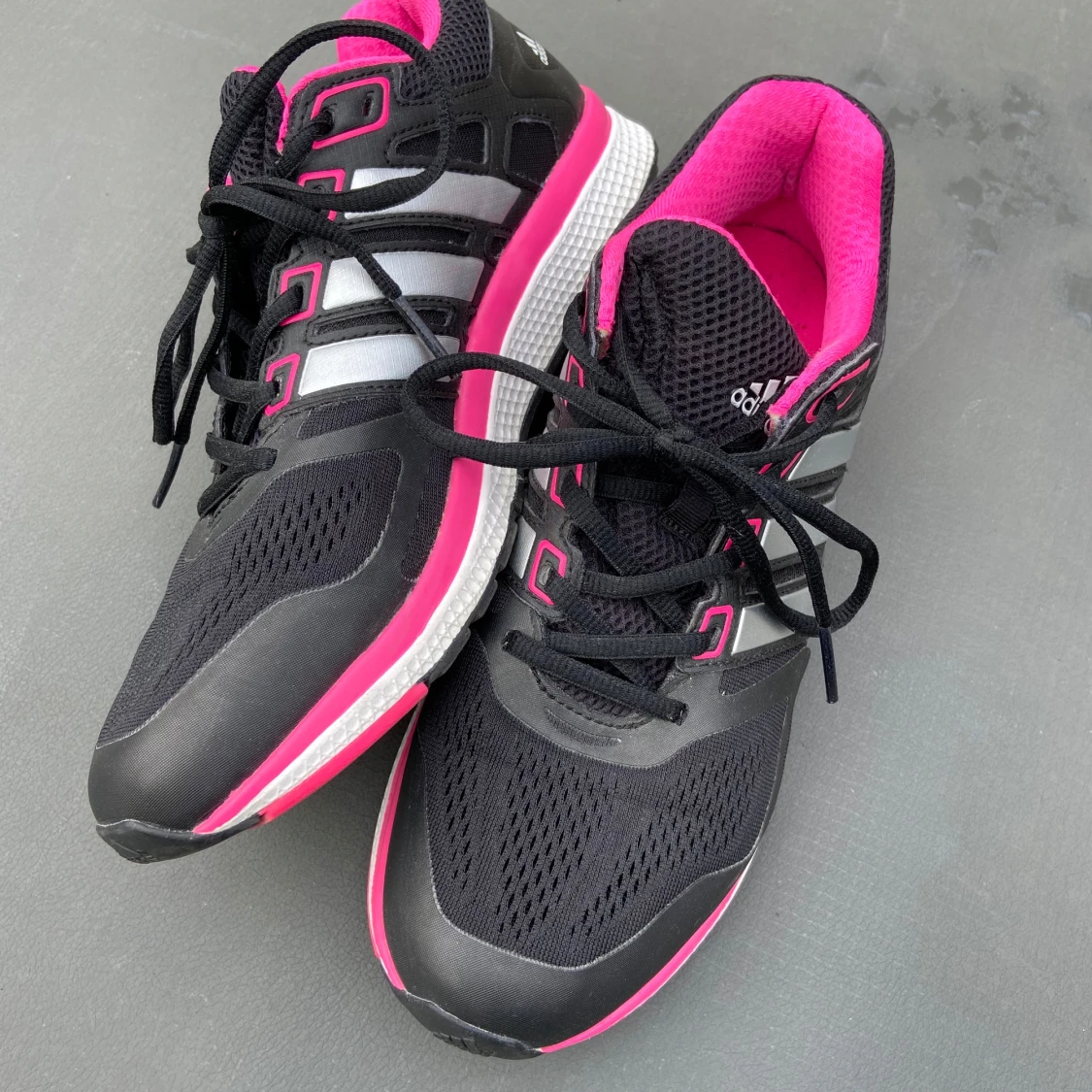 Adidas Bounce svarta sneakers strl 42 - 2