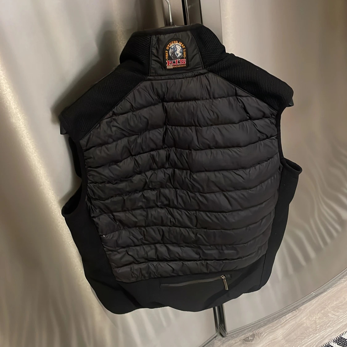 Svart dunväst från Parajumpers M - 4