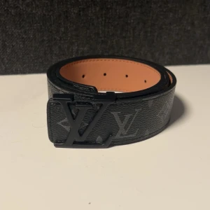 Bälte - Svart lvbälte med svart buckle. Helt ny. 