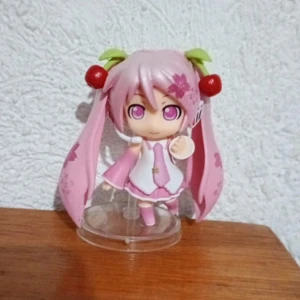 Sakura miku figure - Bootleg miku figure 😓