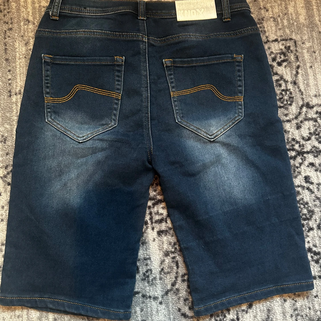 Mörkblå jeansshorts från Knox - 1