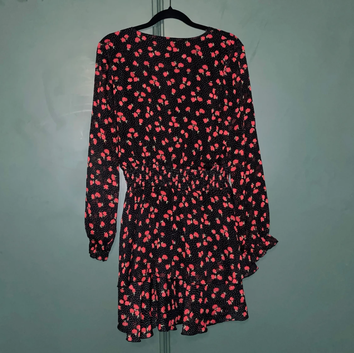 Svart blommig kortklänning från Zara - 1