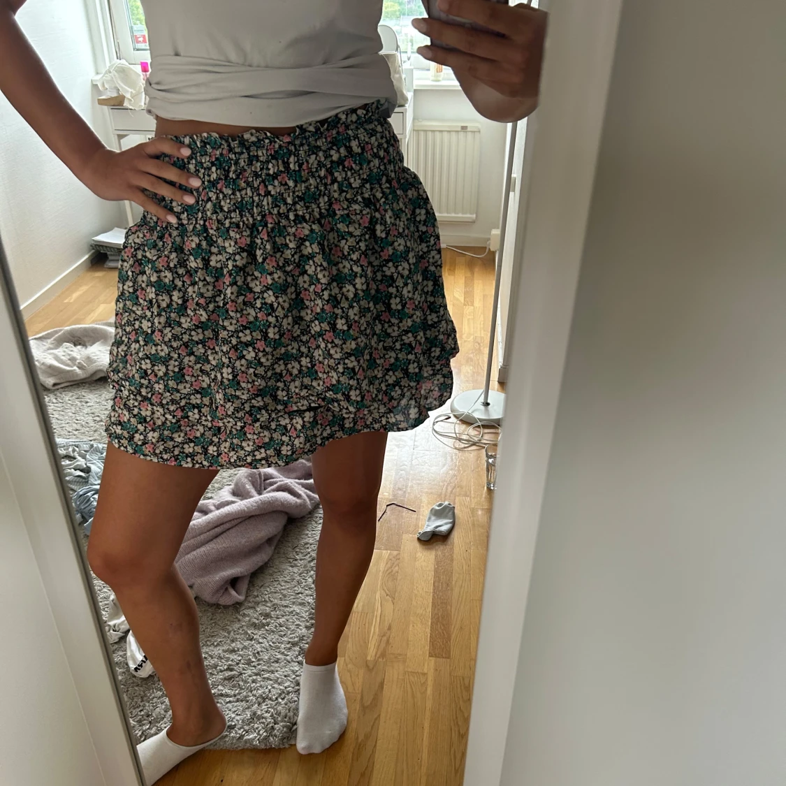 Blommig kjol med volang - 2