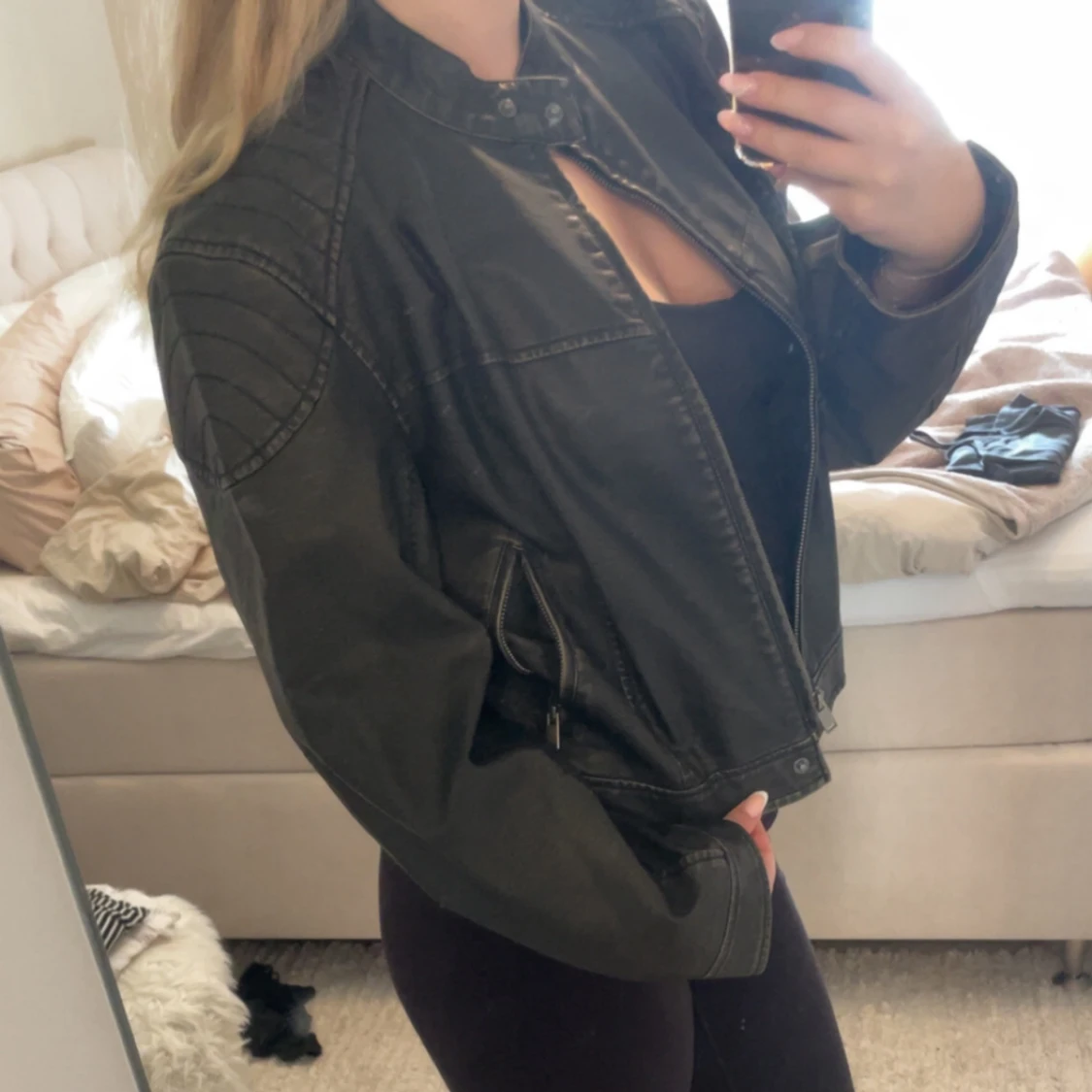 Svart skinnjacka från Gina Tricot