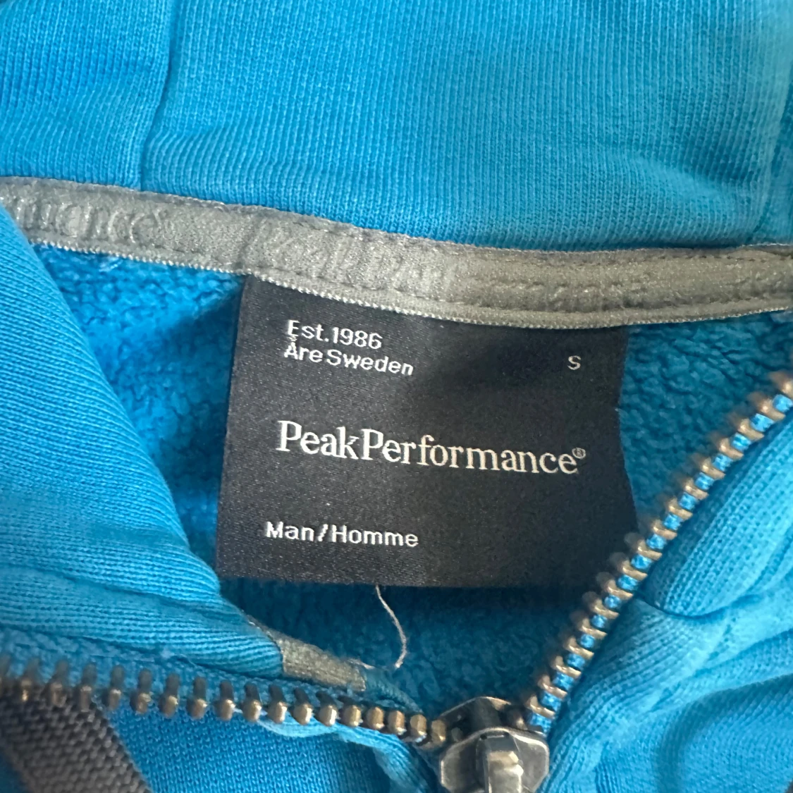 Blå hoodie från Peak Performance - 2