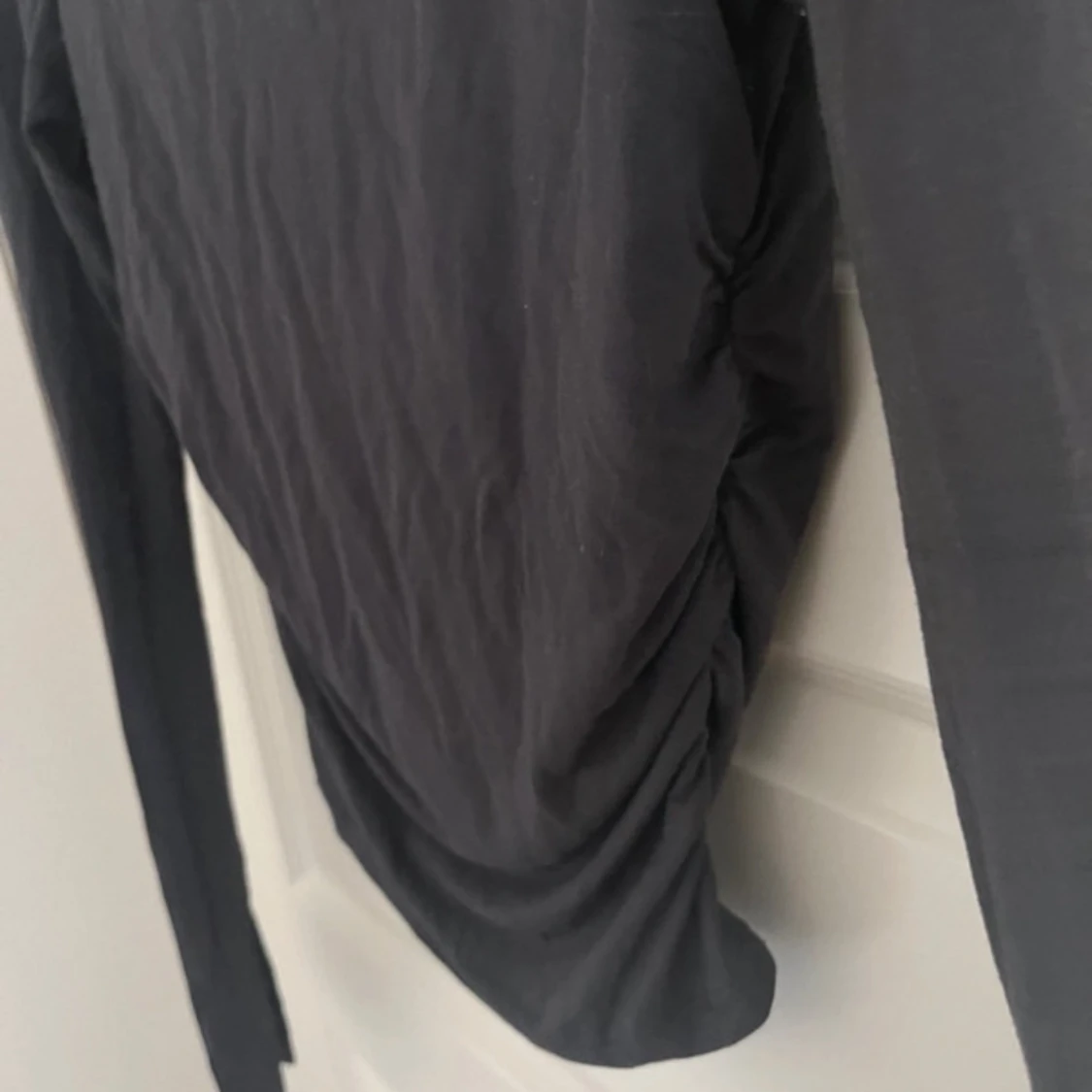 grå långärmad topp - 2