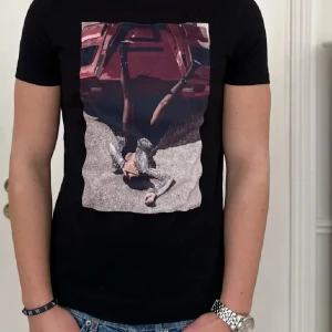 Limitato tshirt  - Riktigt snygg limitato tisha med tryck, riktigt fräsch. Storlek M!