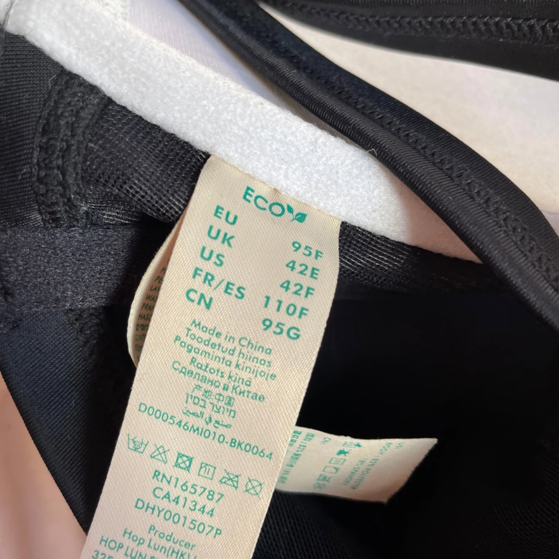 Mönstrad bikini topp med svarta detaljer - 3