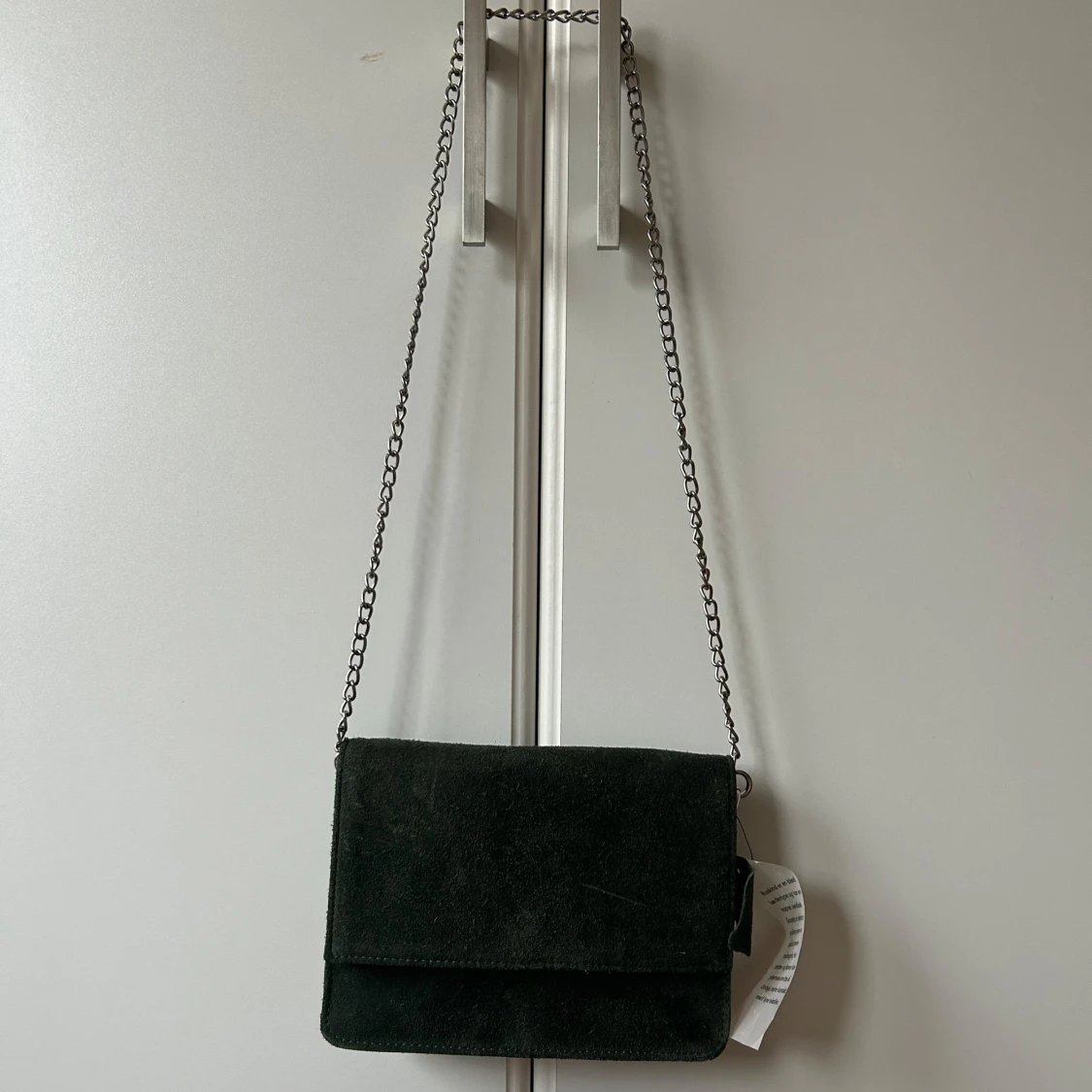 Grön mocka axelväska med kedja