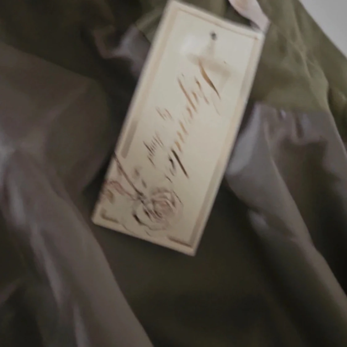 Olivgrön jacka med paljettärmar från legende angels - 4