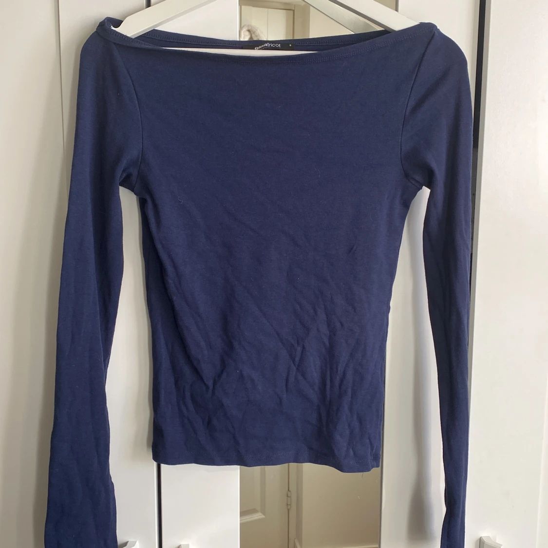 Mörkblå långärmad topp från Boohoo