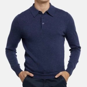 Cashmere tröja - Jättefin cashmere tröja från Lawrence gray. Sparsamt använd och i väldigt bra skick. Nypris: cirka 2500kr. Säljer för endast 449kr. Tveka inte på att höra av er vid frågor eller funderingar. Skriv ifall ni är intresserade och vill se hur den ser ut på!  Pris kan diskuteras 