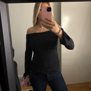 Offshoulder topp - En topp från Nelly använd Max 4 gånger💕