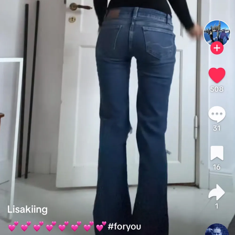 säljer dessa skit snygga bootcut jeansen från lager 157💕. Storlek xs-short length. !OBS! Inte mina bilder💕 . Farkut & Housut.