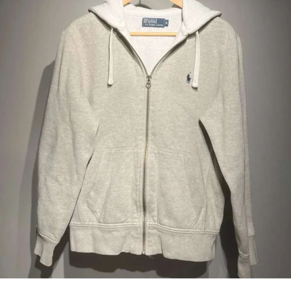 Grå hoodie från Polo Ralph Lauren - 1