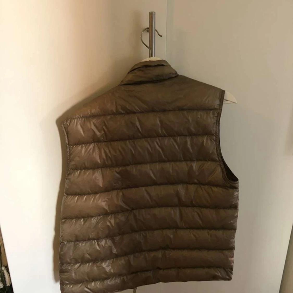 Brun dunväst från Moncler - 1