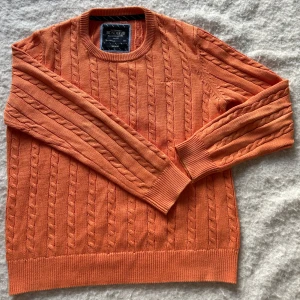 Bondelid Tröja -  Säljer denna fräscha Bondelid Tröja i storlek M riktigt fin nu inför våren! HMU om just du är sugen på denna fräscha tröja!✌️