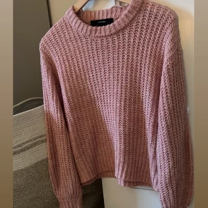 Rosa stickad tröja  - Säljer en superfin rosa stickad tröja, så fin att ha på sommaren till en kjol!!!