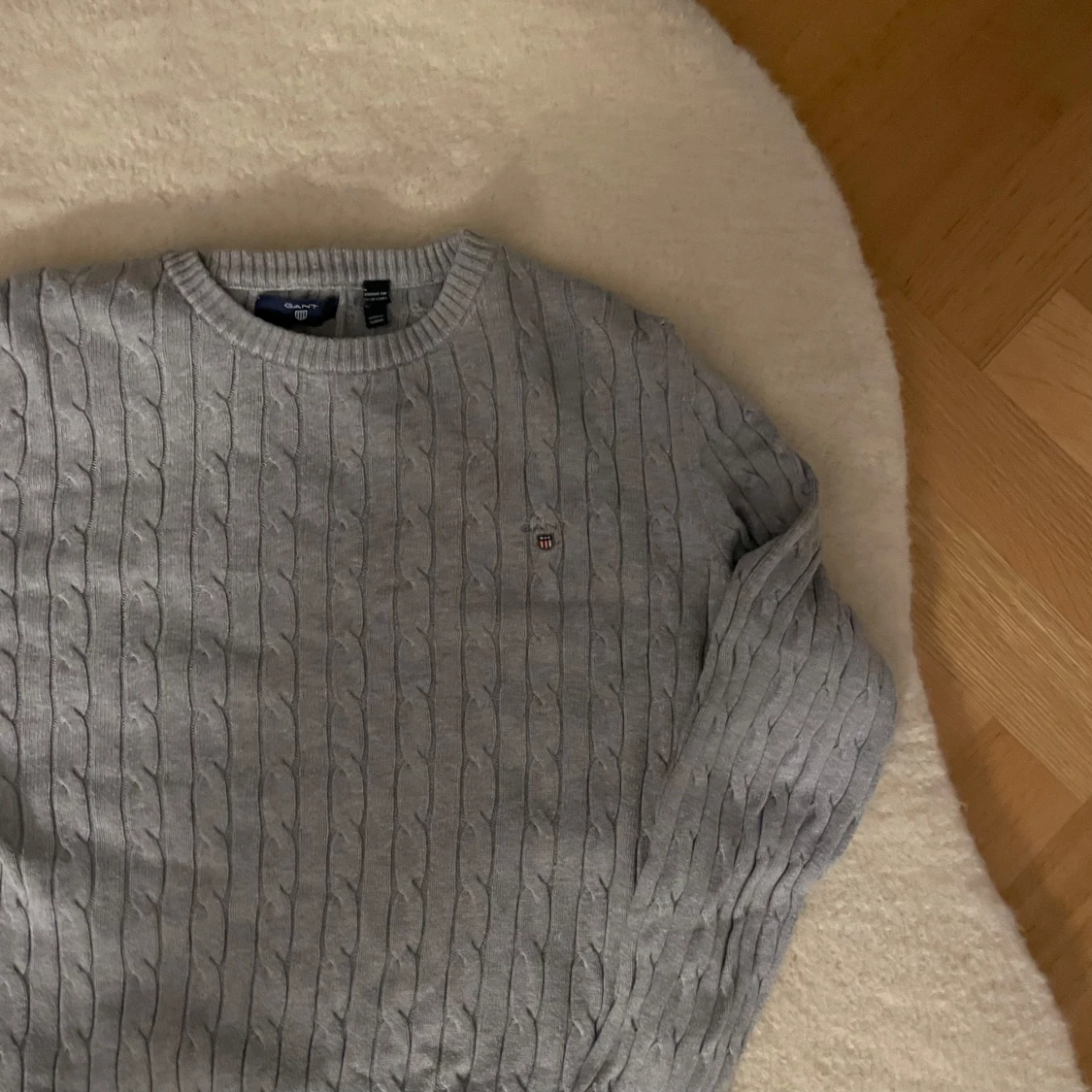 Grå kabelstickad tröja från GANT (164) - 1
