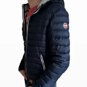 Colmar Jacka - Storlek S, kan passa till M | modell är 185, väger 68 kg | Skick: 8,5/10 | fraktar spårbart eller möts upp i Täby📍