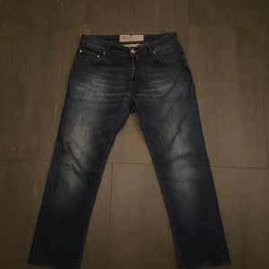Jacob Cohen Jeans - Säljer mina fina Jacob Cohen jeans. De är modellen 688 och är i storlek 31. Det har bara använts ett fåtal gånger då jag är rädd om dem, de är i väldigt fint skick. Skriv vid frågor eller behov av mer bilder!