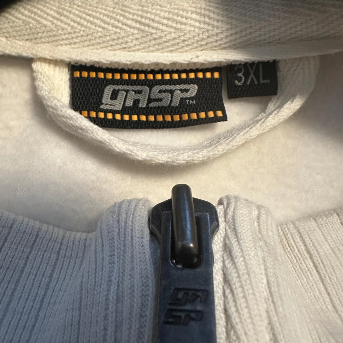 Vit hoodie från GASP - 2