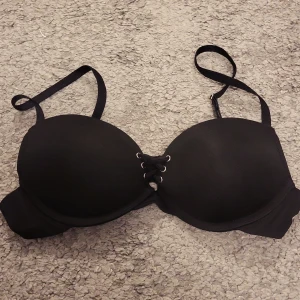 Svart bh från newyorker  - Fin svart Push-up bh storlek A70.