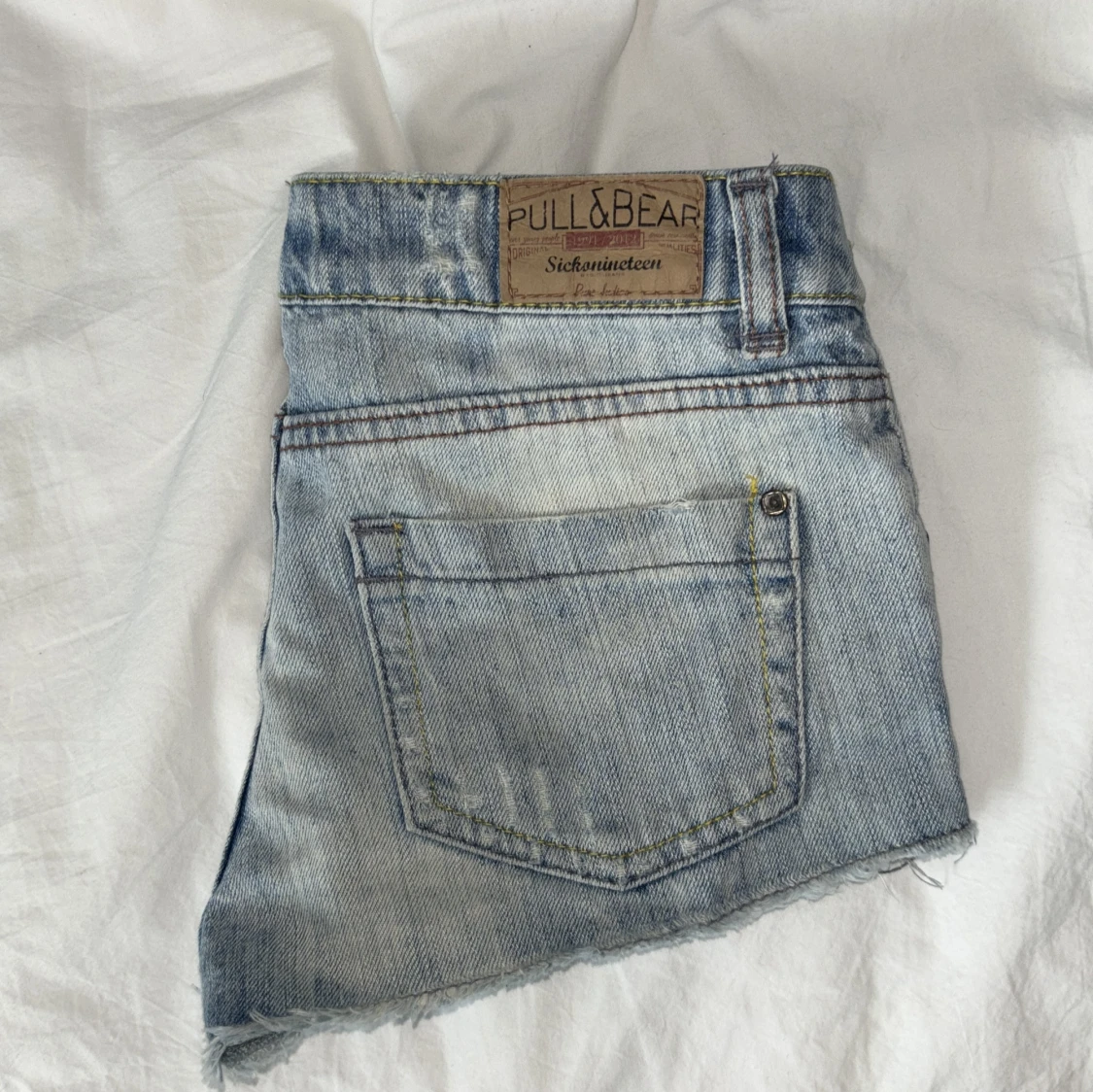 Jeansshorts med nitar från Pull&Bear - 3