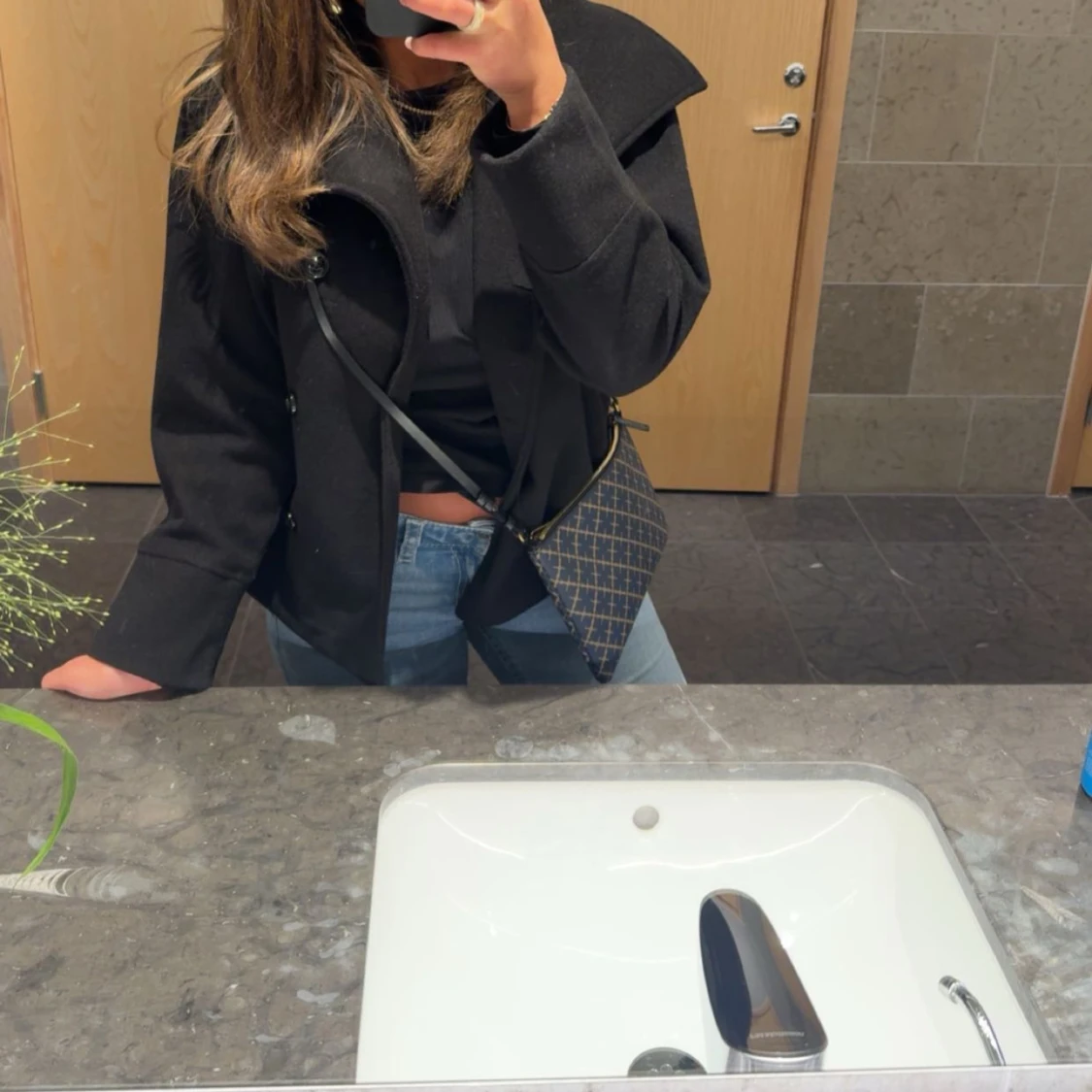 Svart kappa från gina tricot  - 1