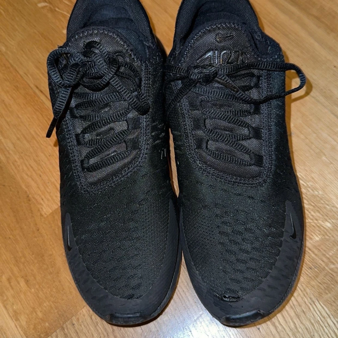 Svarta Nike Air Max 270 sneakers storlek 38,5