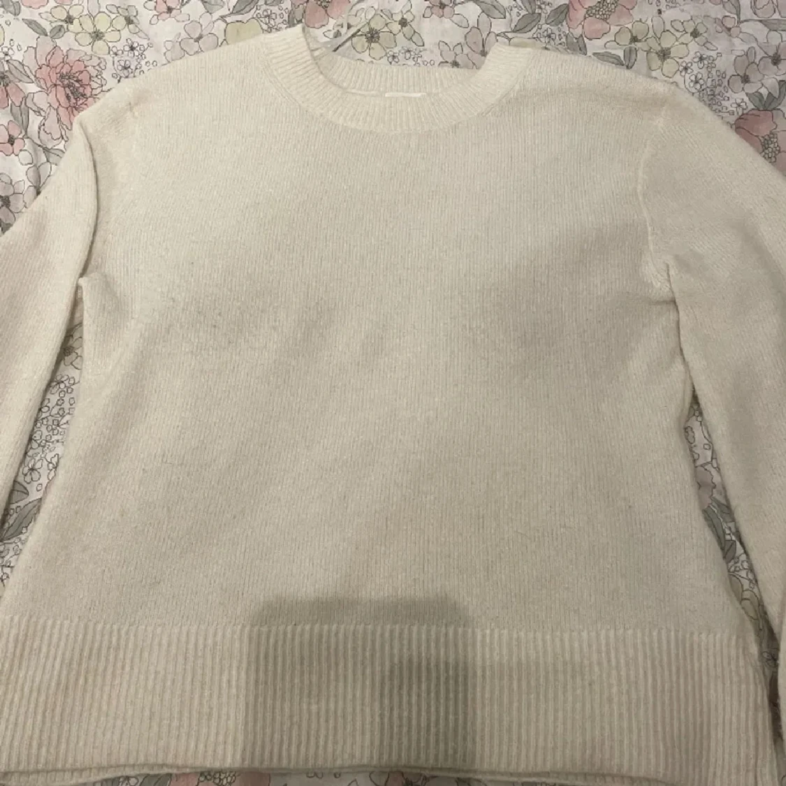 Vit stickad tröja - 1
