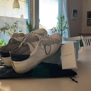 Philippe Model - Ett par Philippe model i storlek 43 som är använda men fortfarande i gott skick 