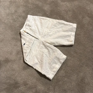 Ralph Lauren - skjorts - linne - Linne skjorts | vit | Ralph Lauren | nytt skick | snabb frakt | besvarar eventuella frågor