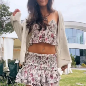 Blommig topp Zara  - Söt blommig topp från zara