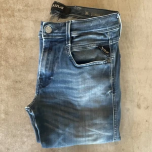Blå jeans från Replay - // Replay | Nytt skick | Nypris runt 1800 | Storlek W30 L32 | Hör av dig vid fler frågor // ressellfabriken 