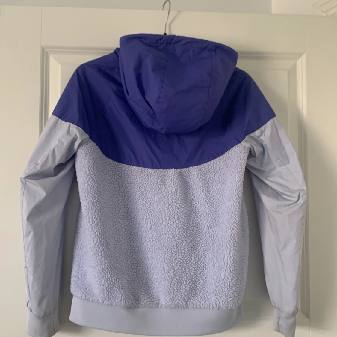 Lila och grå fleecejacka från Nike - 1