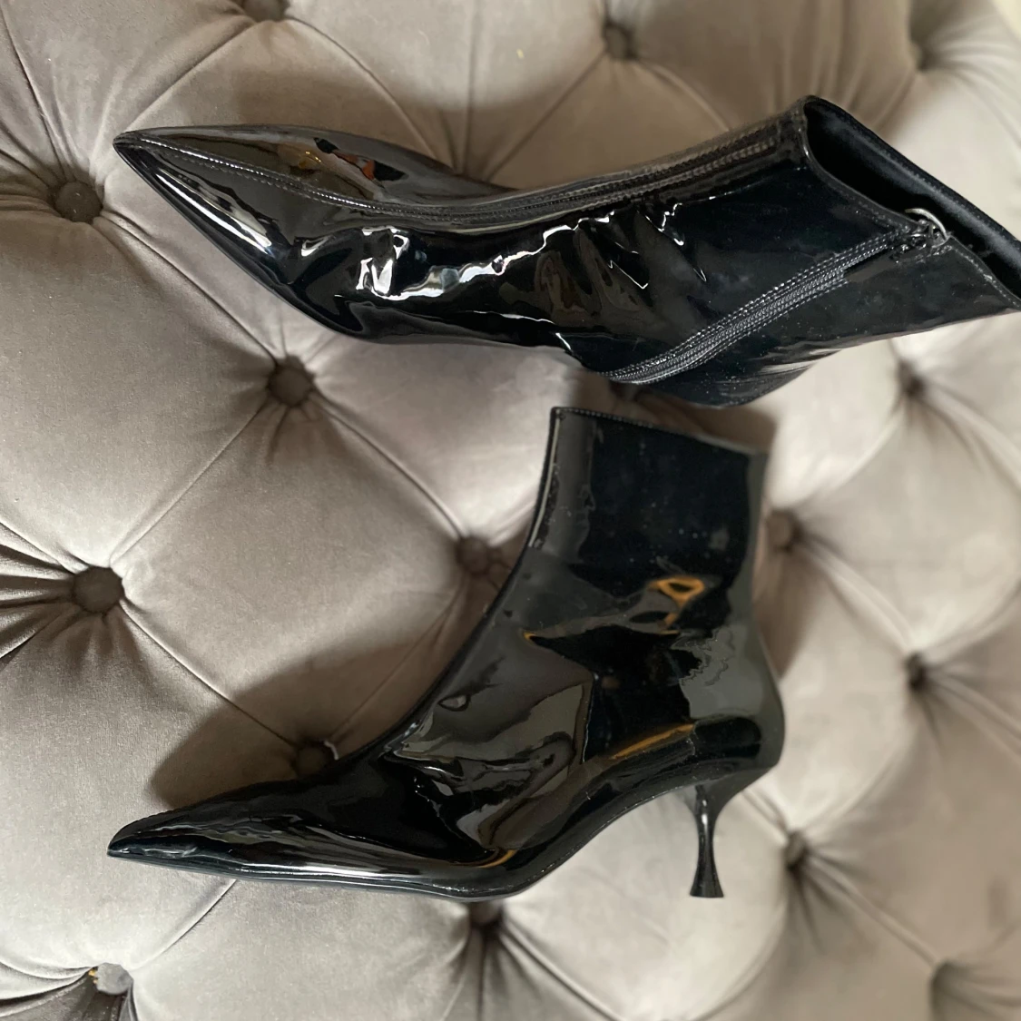 Helt nya, svarta lackade stövletter från Zara - 4