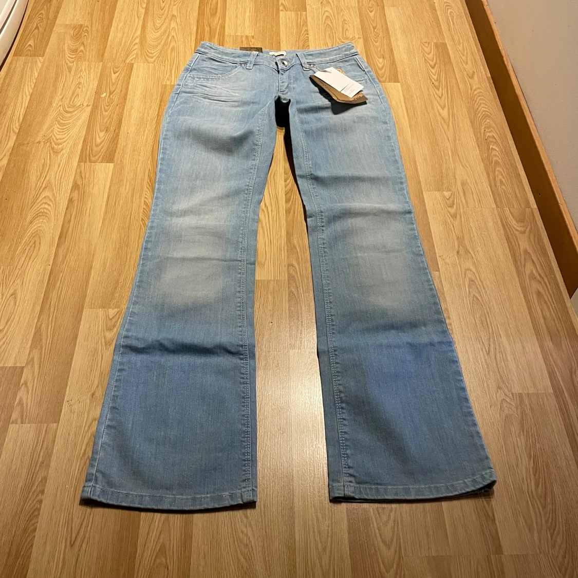 Lågmidjade bootcut jeans