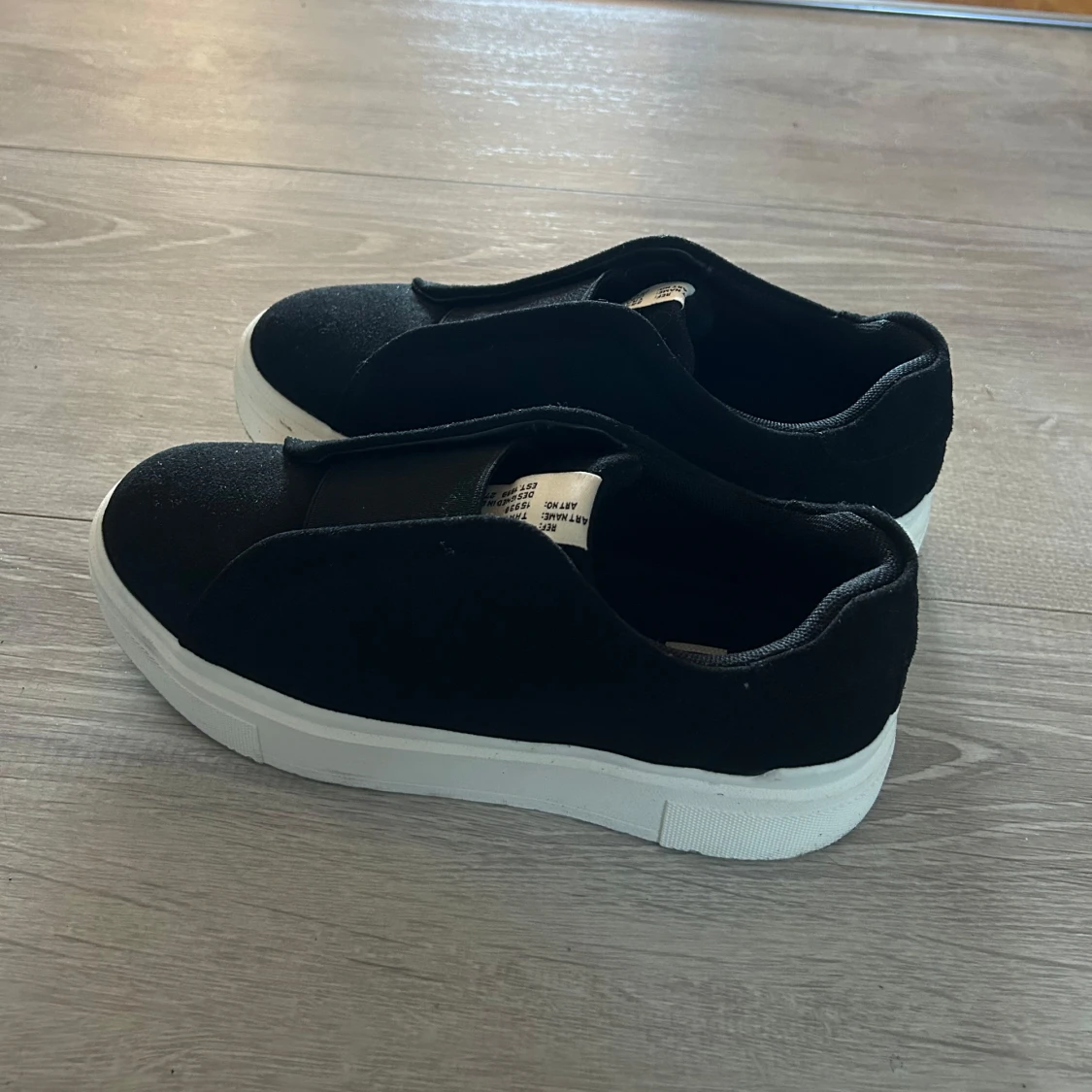 Svarta sneakers! - 1