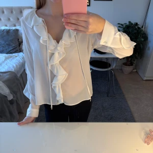 Zara blus  - Blus från zara! Använd enstaka gånger 🌸