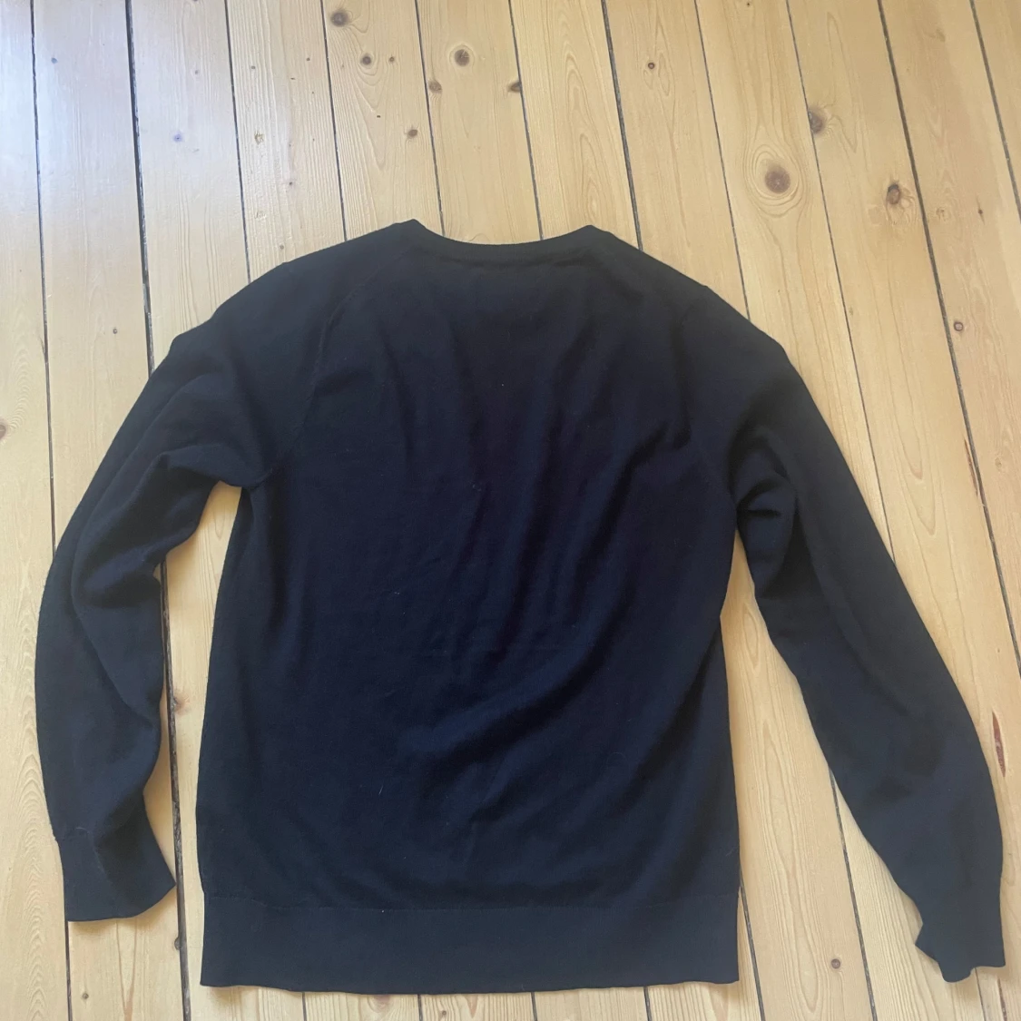 Svart tröja i merinoull från Vailent - 1